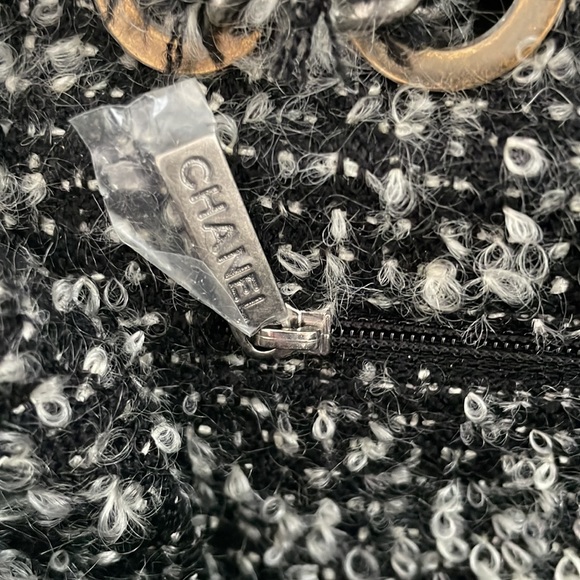 CHANEL BRAND NEW PURSE. - Picture 10 of 17